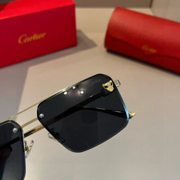 Luxury Cartier Eyewear: Black & Gold Design - Picture 3 of 6